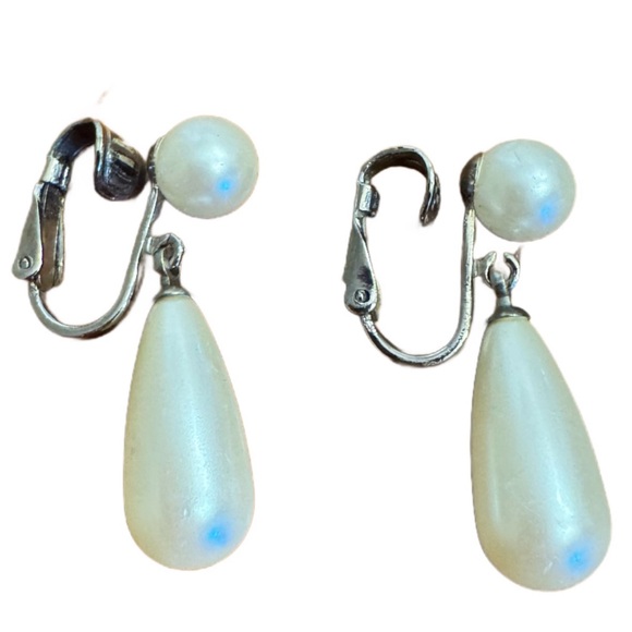 Vintage RICHELIEU Faux Pearl Dangle Clip-On Earrings Lucite Silver Tone - Picture 3 of 16